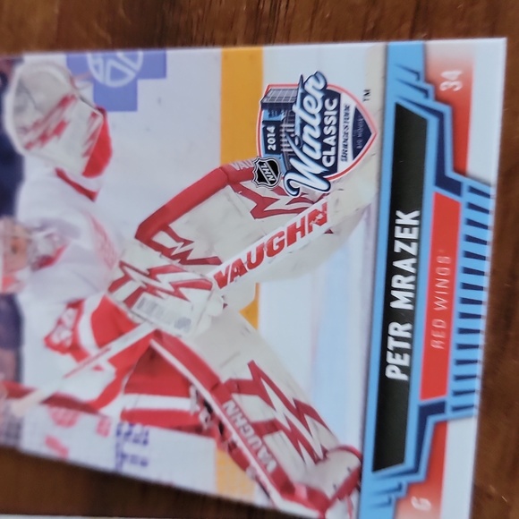 NHL Winter Classic 2014 Puck And 4 Cards - Picture 6 of 6